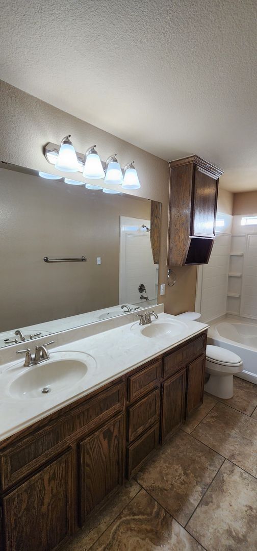 Building Photo - 3 Bed / 2 Bath Duplex - Bunny Trail Area - Text 201-231-7228