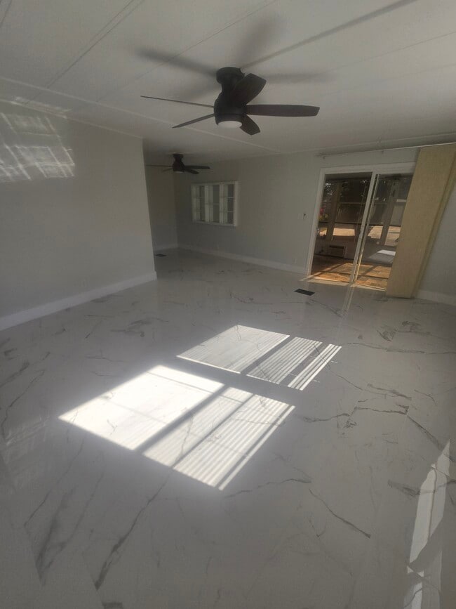 Building Photo - 1900 Augusta Rd