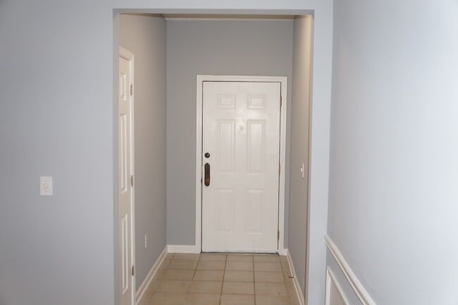 Building Photo - Rare 2 bed 2 bath condo located in The Tuscany