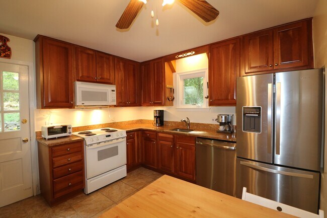 Building Photo - COMING SOON - 4Bed/2.5Bath Raised Rambler in Bannockburn near Glen Echo Park!