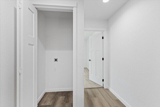 Building Photo - 2007 W 9th Ave