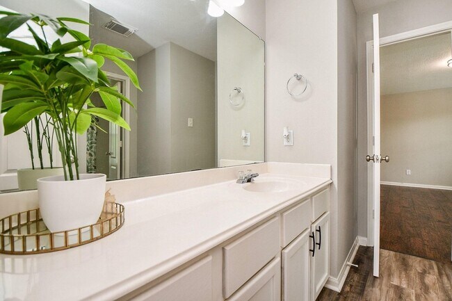 Building Photo - 20731 Rainmill Dr