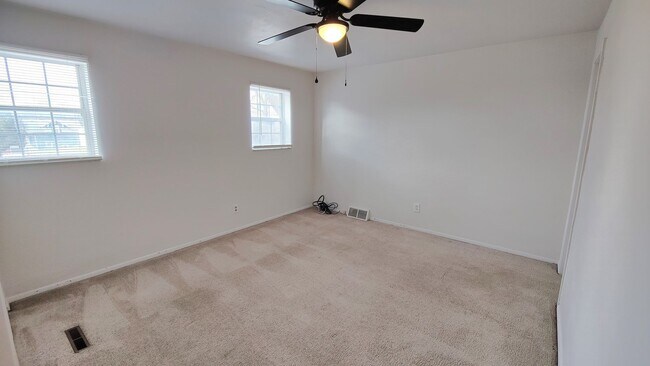 Building Photo - *Recently Updated 2BD/1.5BA Single Family Home Available for Rent in Mt Washington*