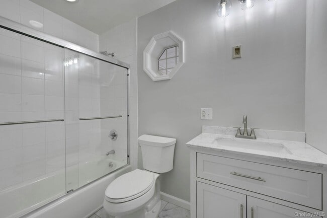 Building Photo - 115 Halstead Ave