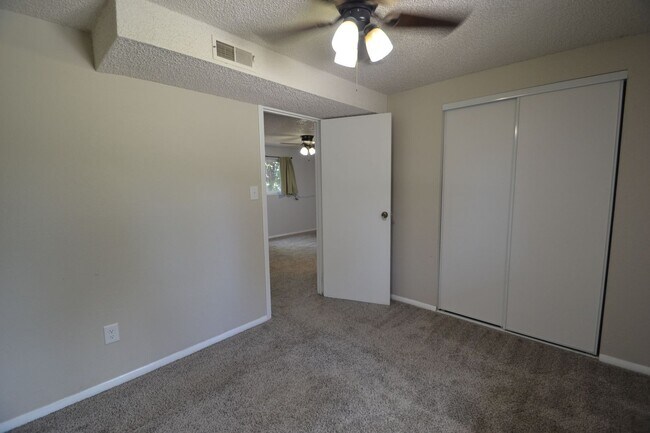 Building Photo - Newly Remodeled 4 Bedroom with AC!