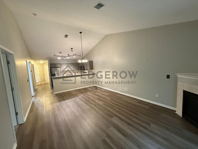 Building Photo - 4254 Peak Ln NE