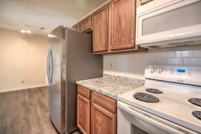 Building Photo - 2803 Willow Springs Rd