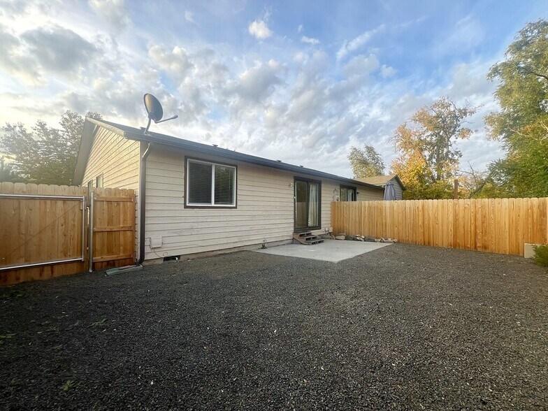 Building Photo - 2004 S Leadville Ave