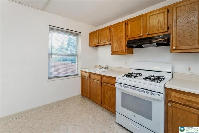 Building Photo - 240 Palmer St