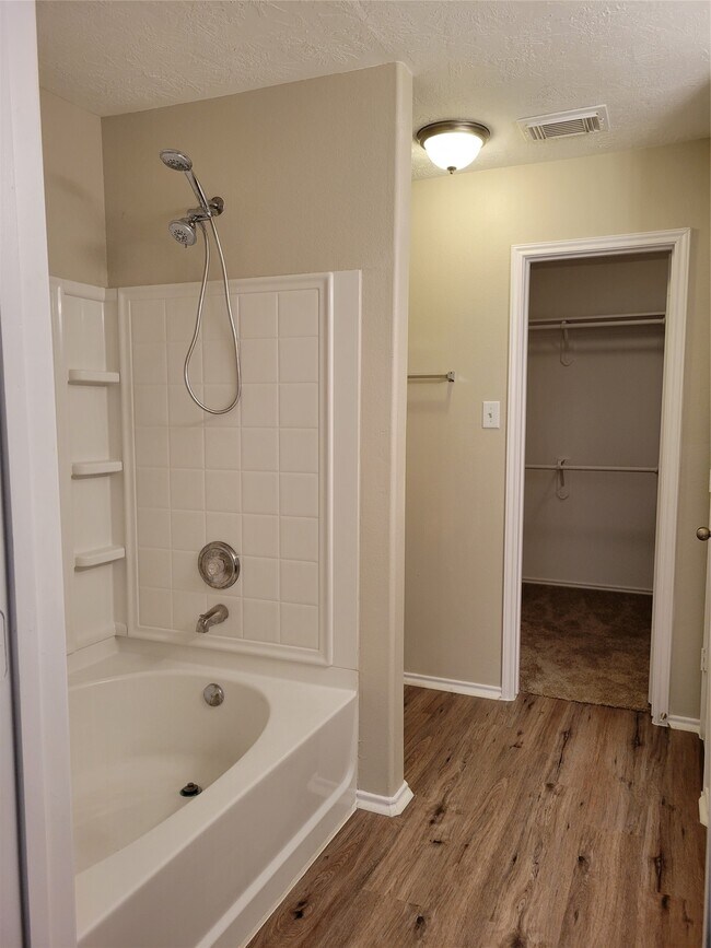 Building Photo - 19426 Old Barngate Ln