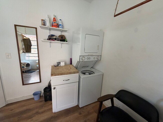Building Photo - Charming 1,100 Sq Ft 2BR Home in South Park - Prime Seattle Location - Washer/Dryer in Unit!