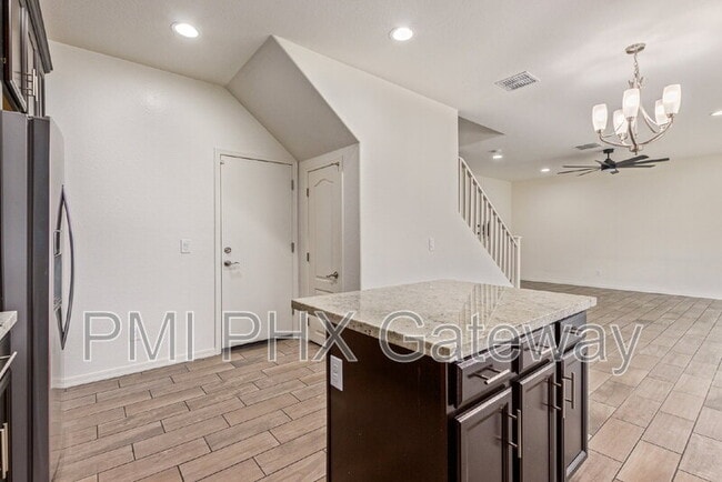 Building Photo - 735 E Constance Wy