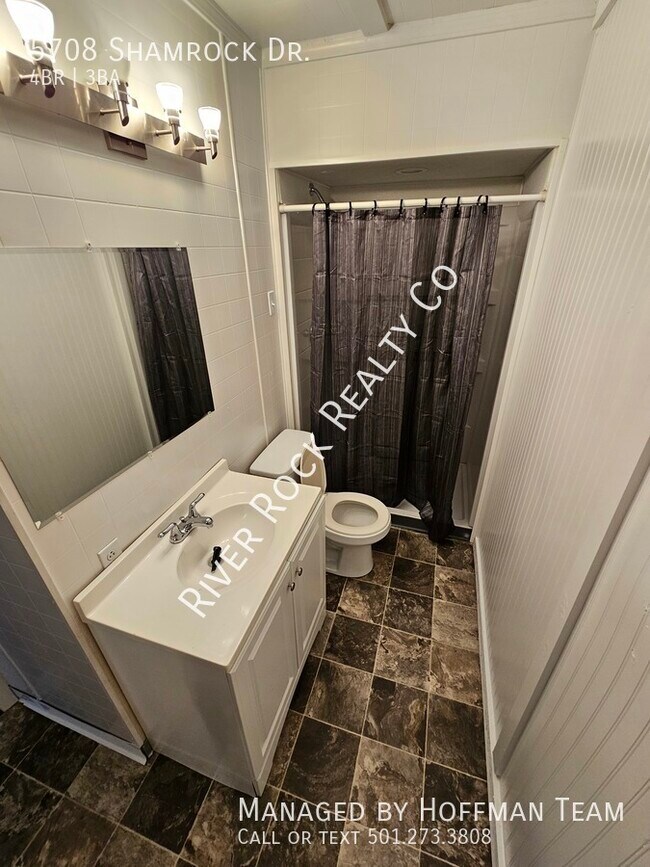 Building Photo - 5708 Shamrock Dr