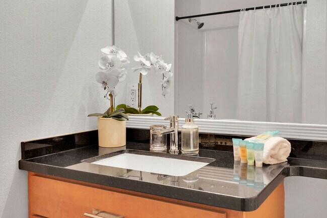 Building Photo - 355 Berry St