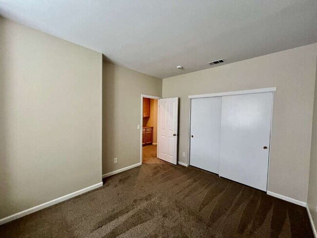 Building Photo - 116 Burgundy Ct