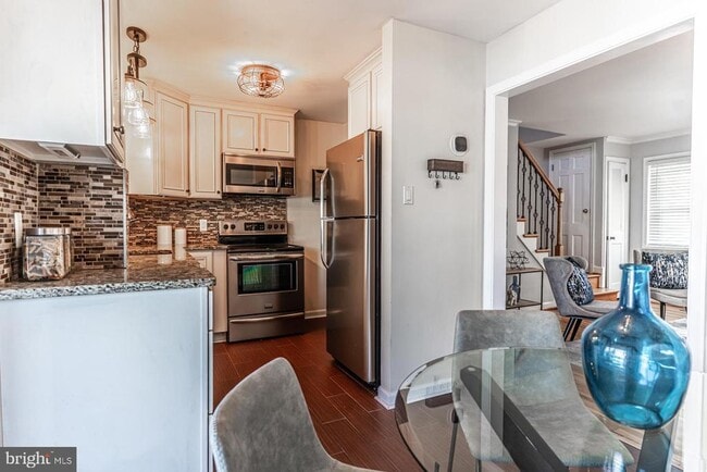 Building Photo - 2122 Arlington Terrace