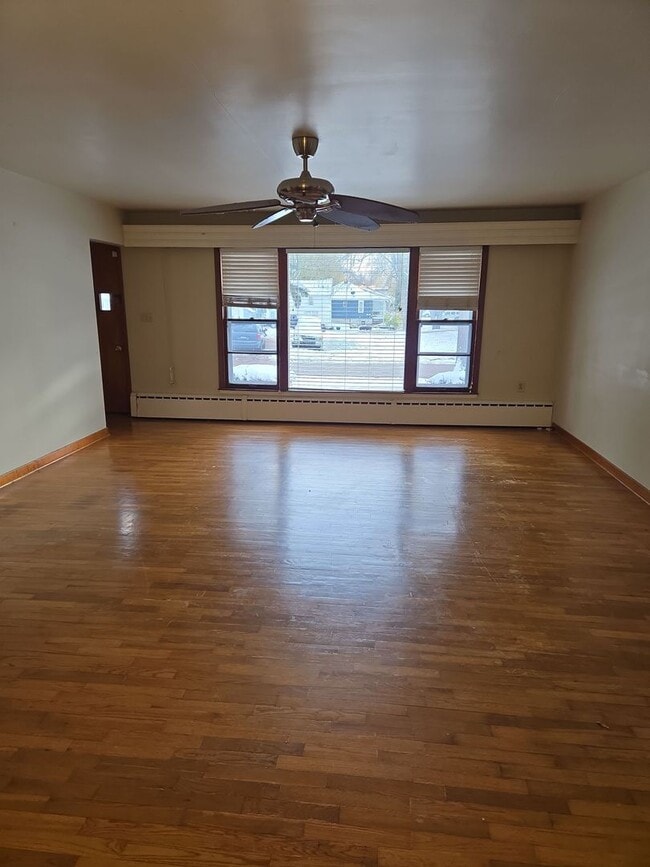 Building Photo - 3 bed 1.5 bath home in Coloma!