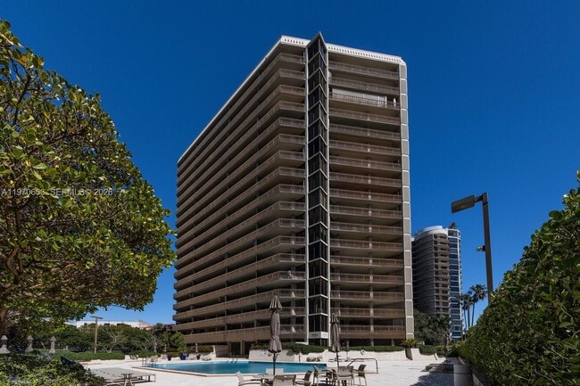 Building Photo - 2901 S Bayshore Dr