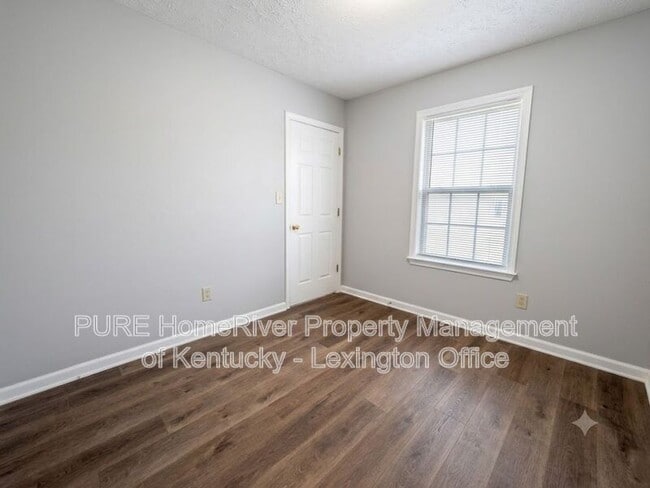 Building Photo - 1034 Marshall Park Dr