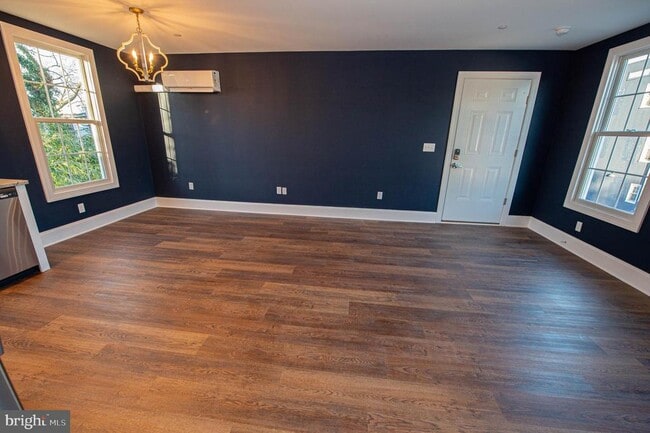 Building Photo - 106 Colonial Ct