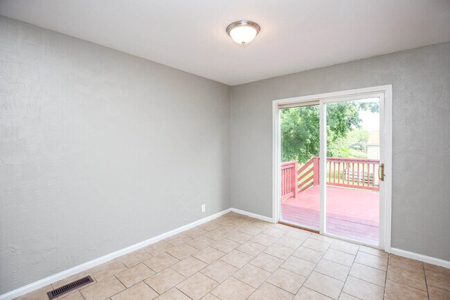 Building Photo - SPLIT LEVEL HOME FOR RENT!