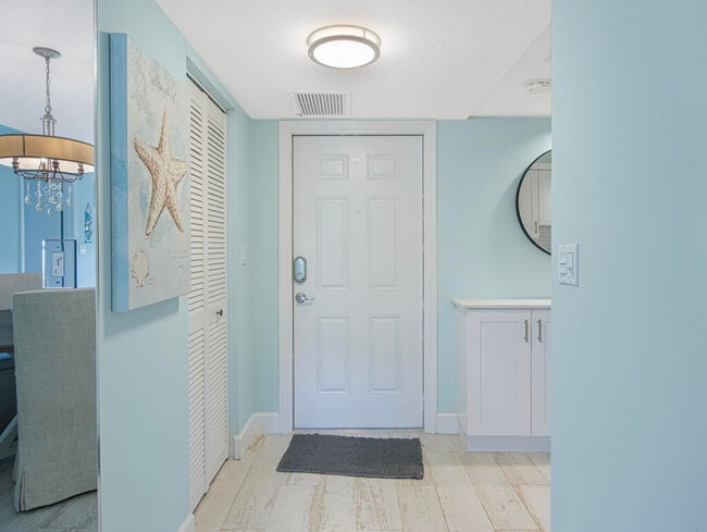 Building Photo - 5560 Tamberlane Cir