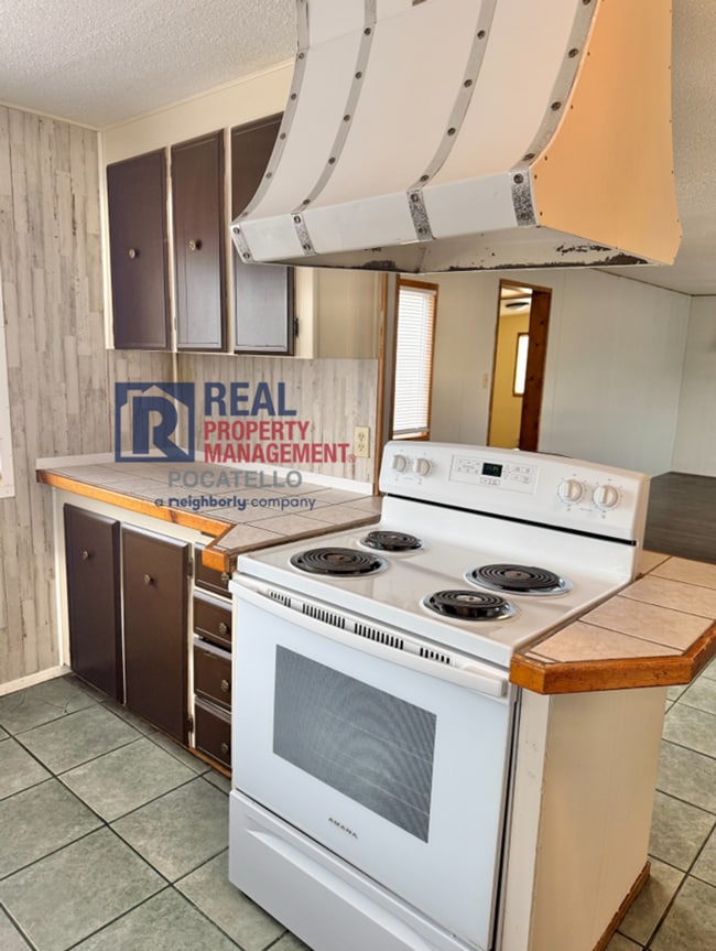 Building Photo - 3 bedroom 1 bath Mobile Home