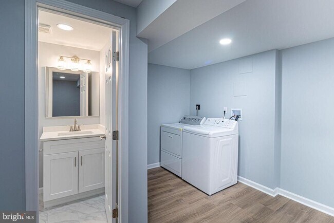 Building Photo - 7885 Godolphin Dr