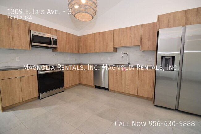 Building Photo - 1309 E Iris Ave