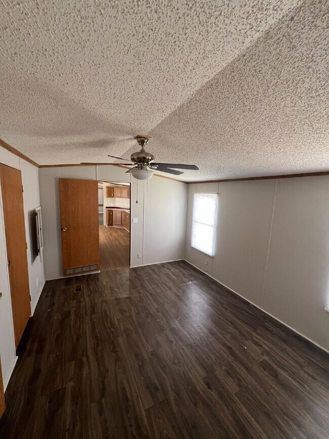 Building Photo - 2 BR | 2 BA in Pikeville! Trash Pick-Up Included!