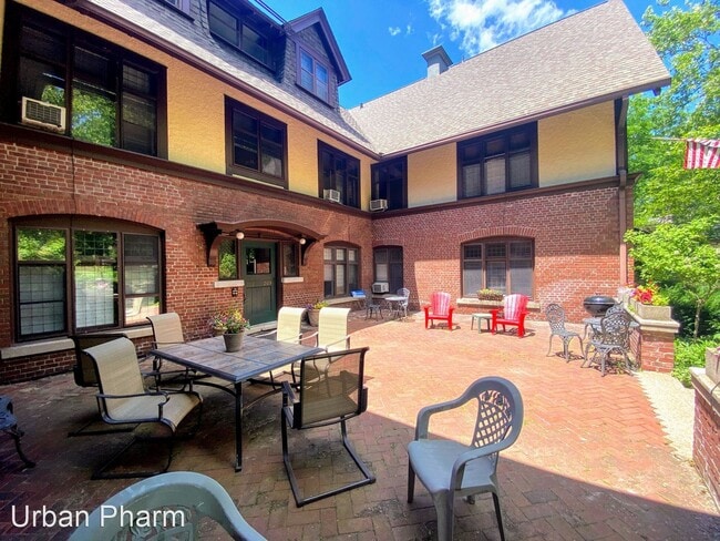 Building Photo - 201 Morris Ave SE