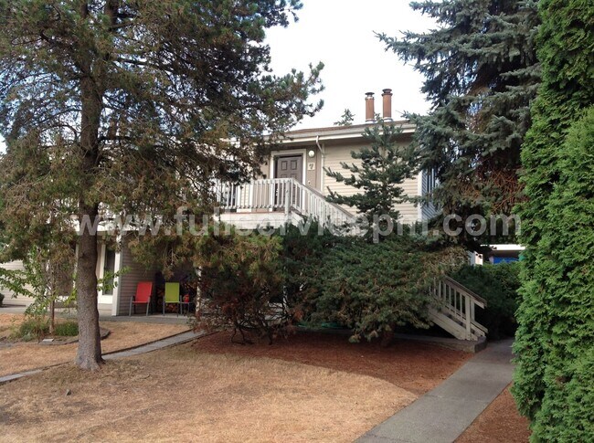 Building Photo - Large condo w/ sauna