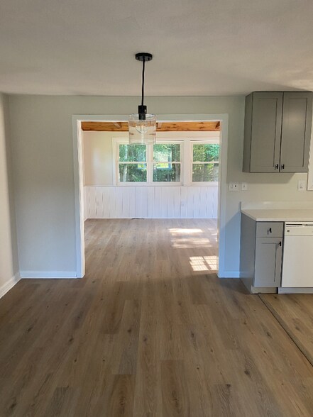 Building Photo - 20 Dundee Dr