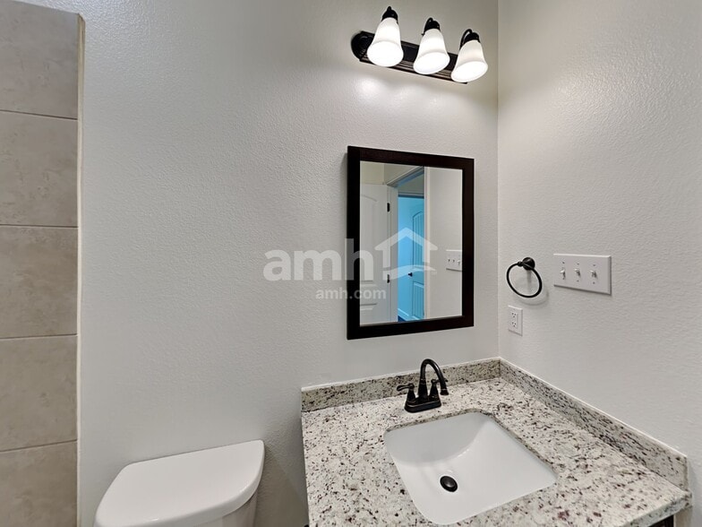 Building Photo - 215 Buckskin Dr