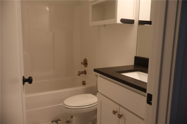 Building Photo - 2085 E Roe Ter