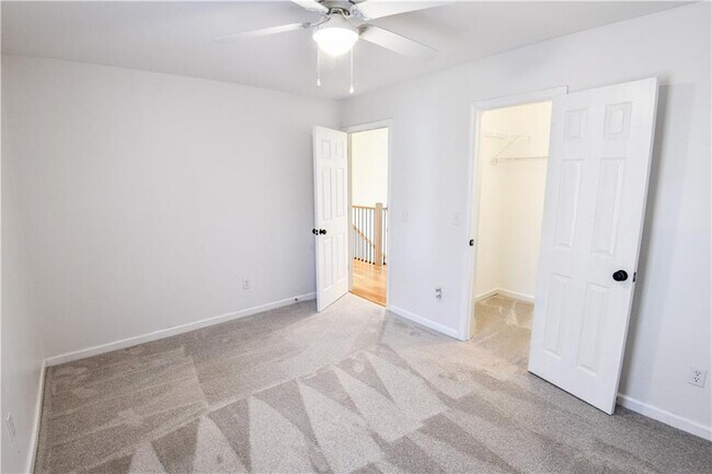 Building Photo - 1865 Oak Tree Hollow