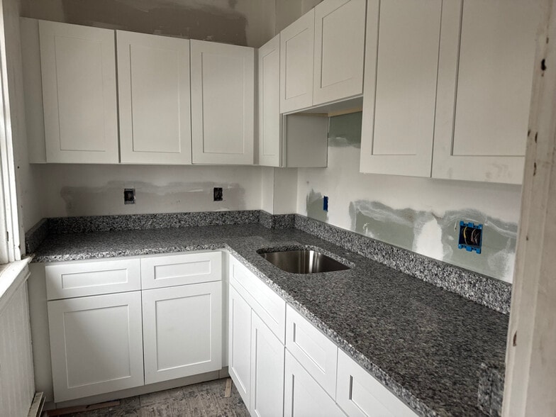 Building Photo - 327 High St