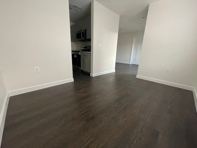 Building Photo - 6425 Apt 303