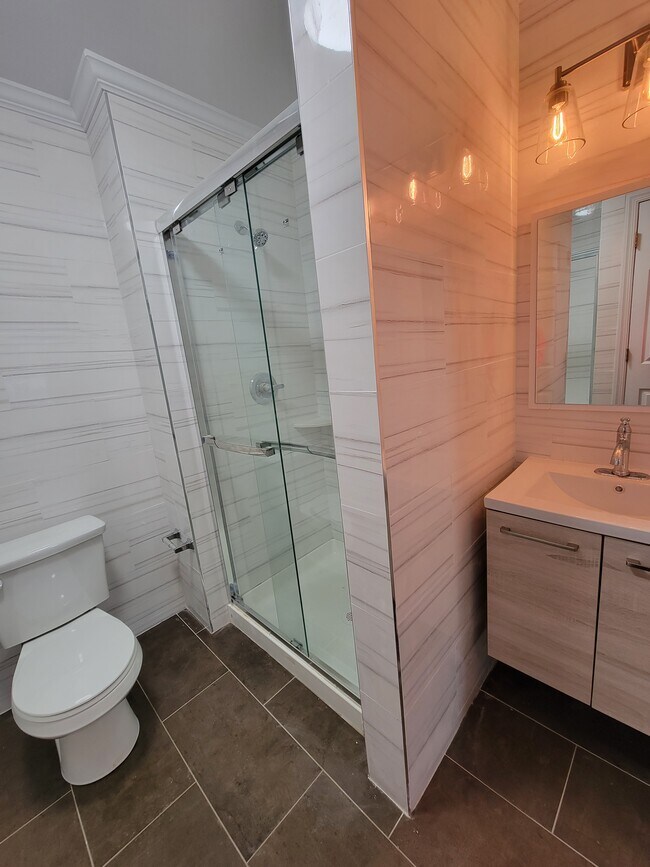 1st floor master room bathroom - 6401 155th St