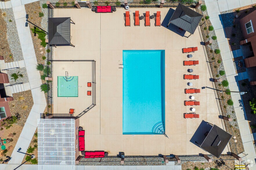 Pool - Via Verde