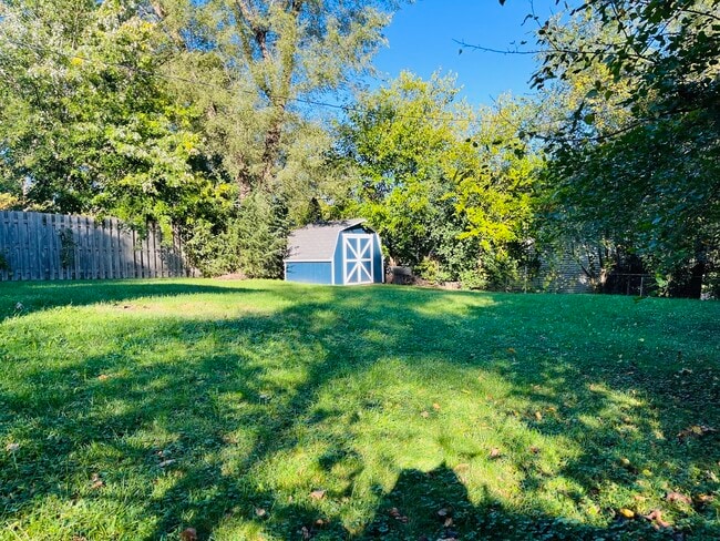 Building Photo - 6204 Hillcrest Rd