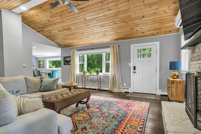 Building Photo - 32 Twin Bridge Rd