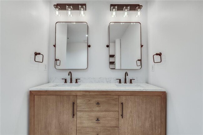 Building Photo - 400 Village Pkwy