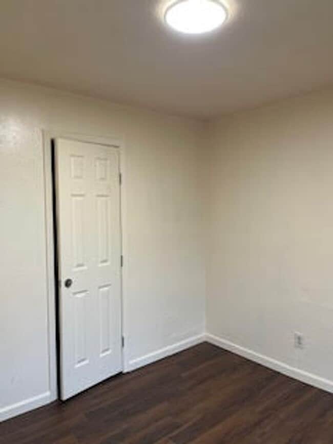 Building Photo - Ready for New Tenants- 3 Bedroom, 1.5 Bath in North Riverside- FWISD- 76111