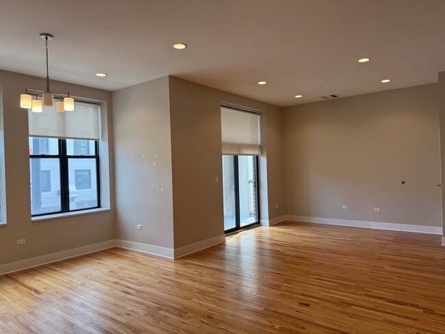 Building Photo - 3122 N Broadway
