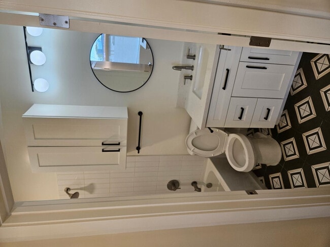 Building Photo - 6623 E Cheery Lynn Rd