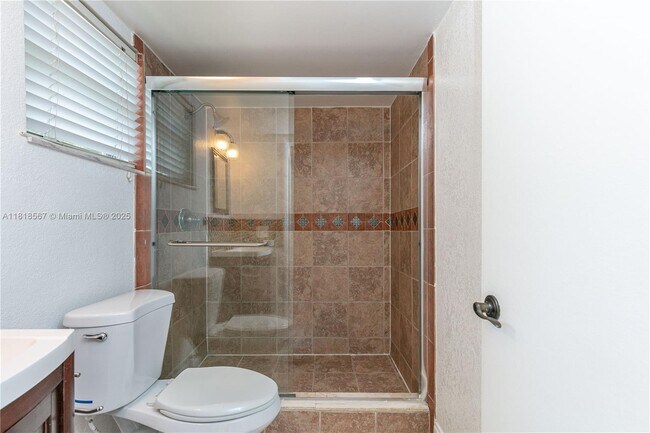 Building Photo - 717 Gardens Dr