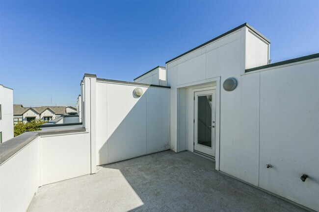 Building Photo - 2824 Clay St