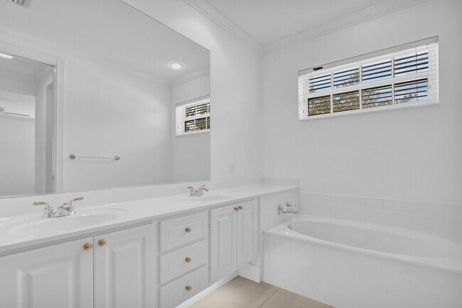 Building Photo - 199 Barbados Dr