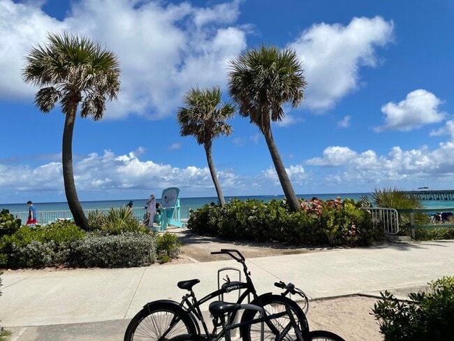 Building Photo - 601 N E St